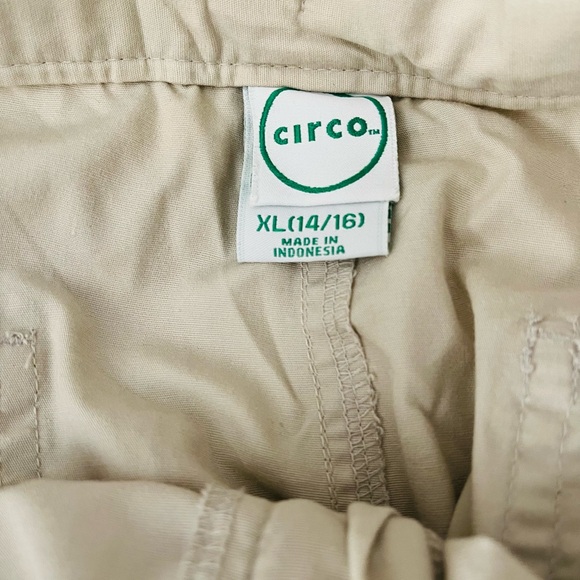 Circo Vintage Tan Cargo Shorts - Picture 4 of 4